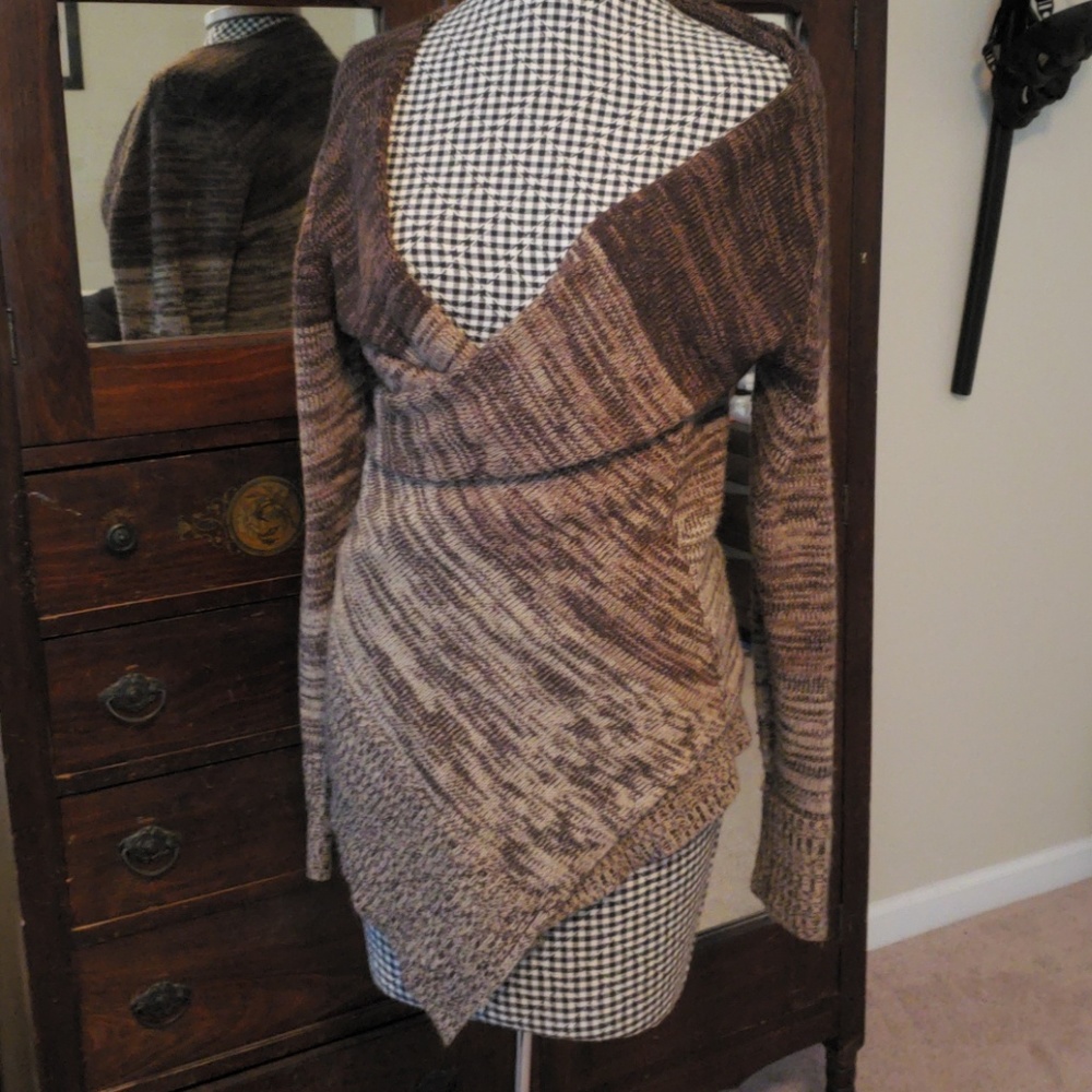 Sweater - Picture 4 of 4